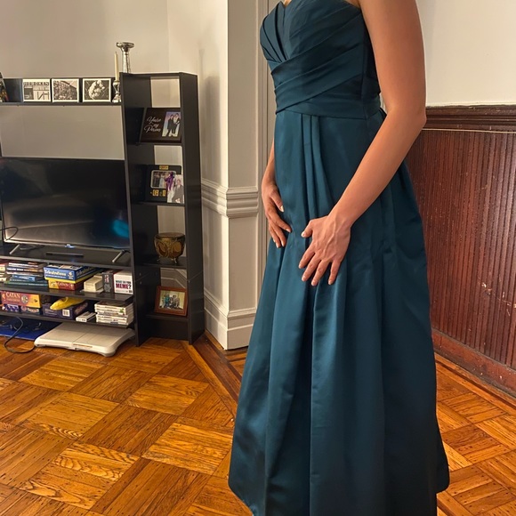 David’s Bridal Oasis - Picture 5 of 7